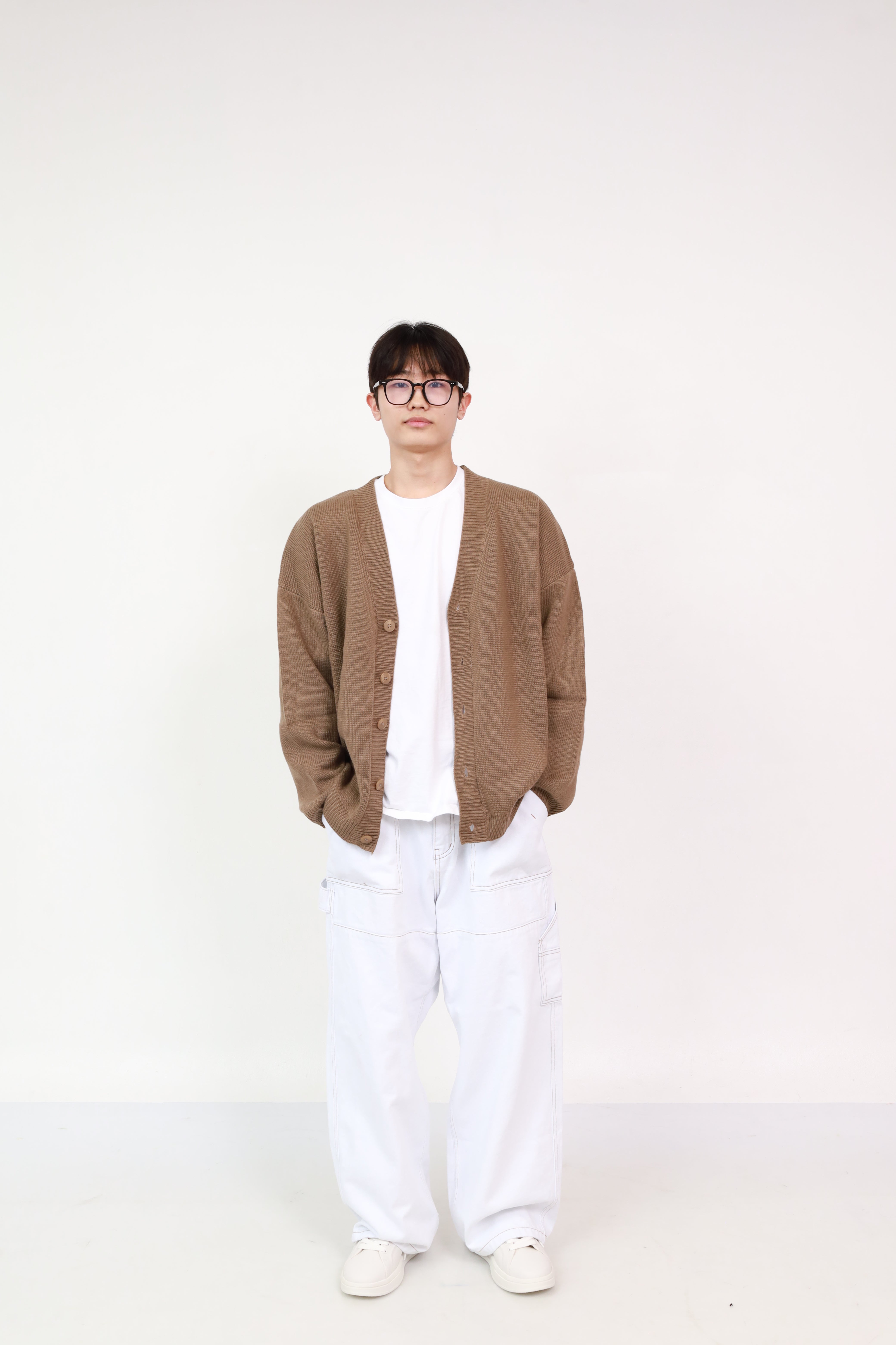 Cardigan Beige + Balloon Pants White