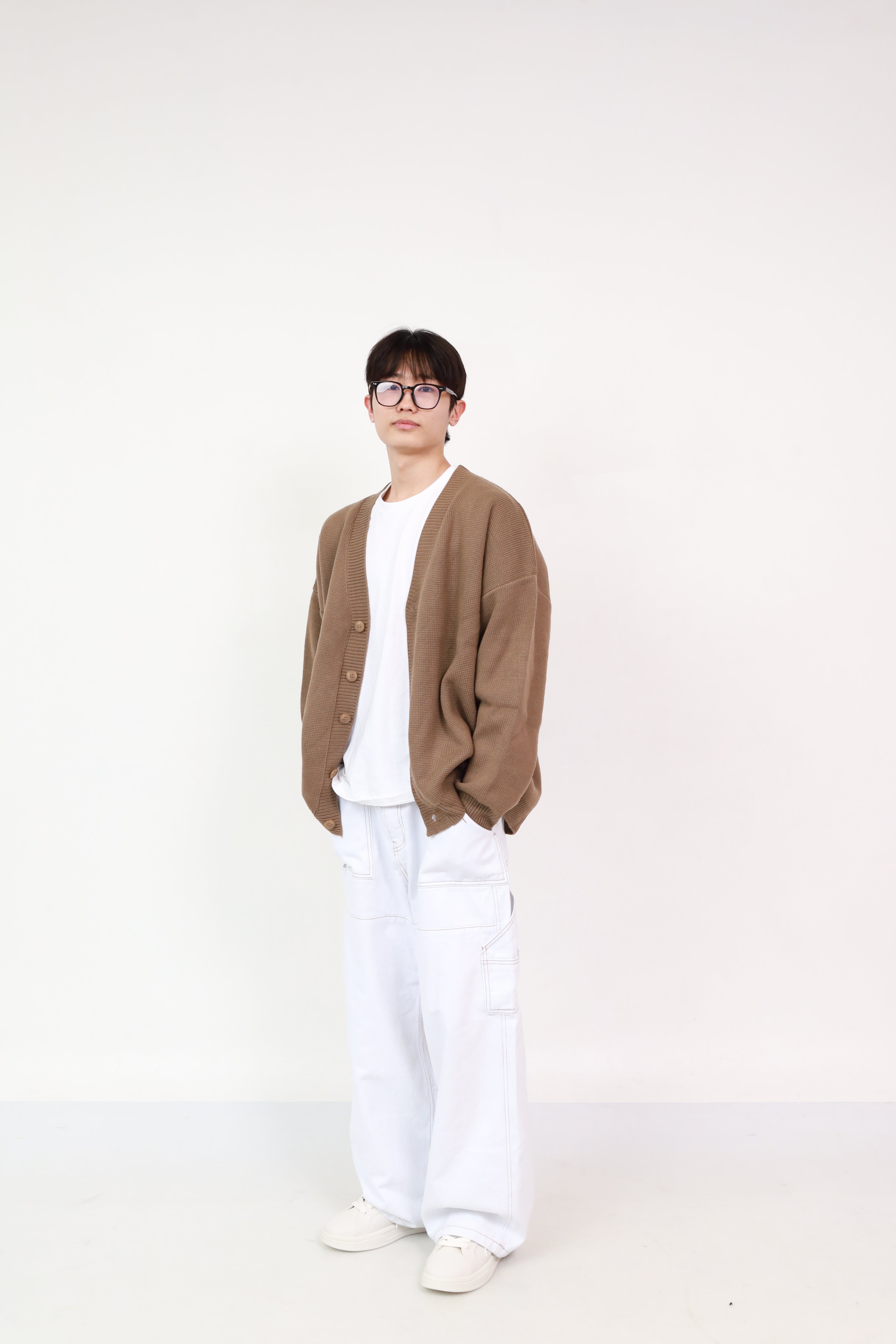 Cardigan Beige + Balloon Pants White