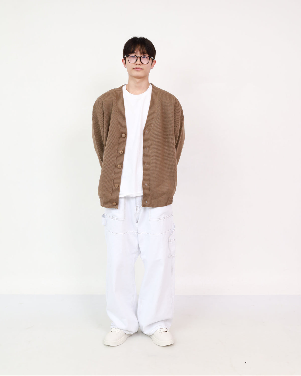 Cardigan Beige + Balloon Pants White