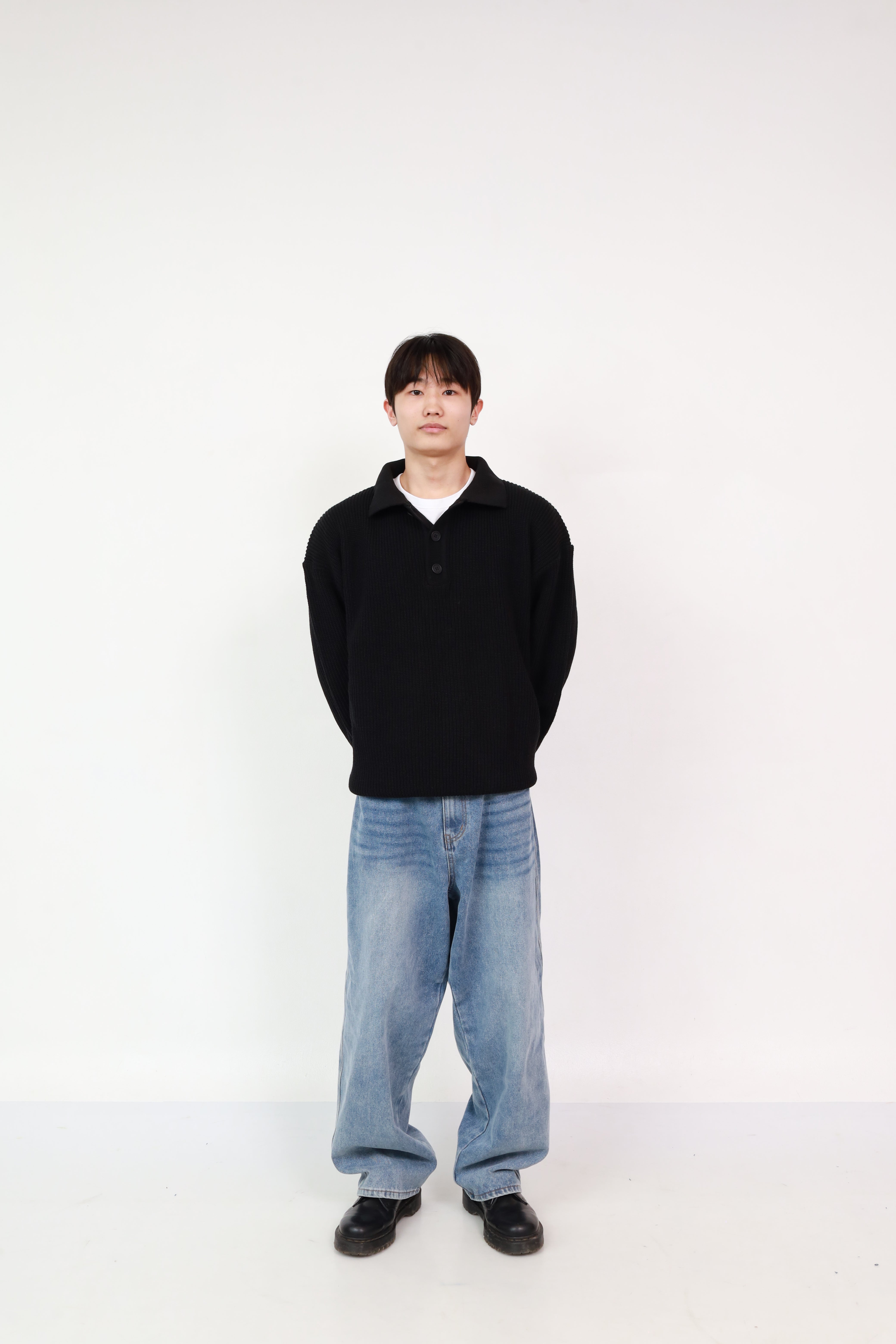 Button up Knit Black + Wide Jeans Sky Blue