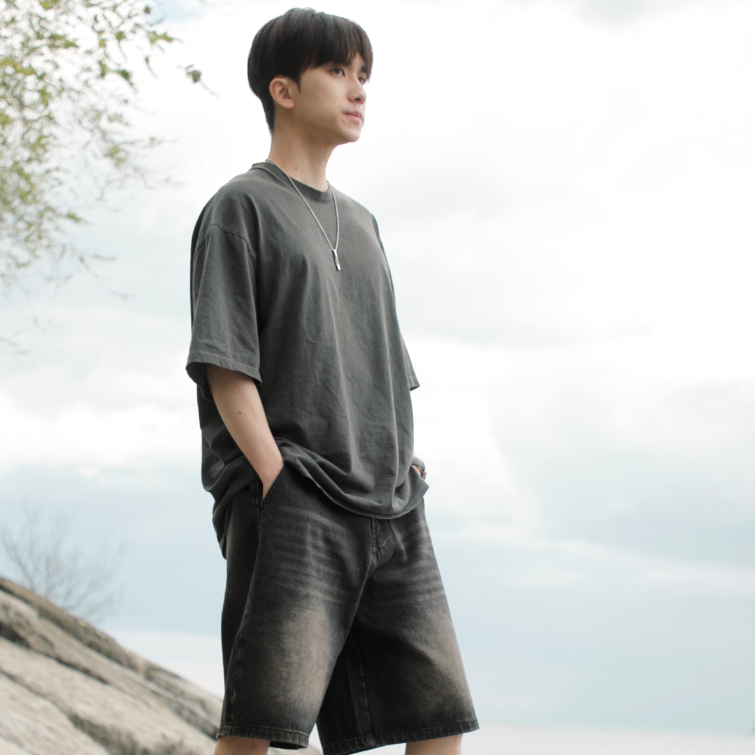 Oil Washed Bermuda Black Denim Shorts 002