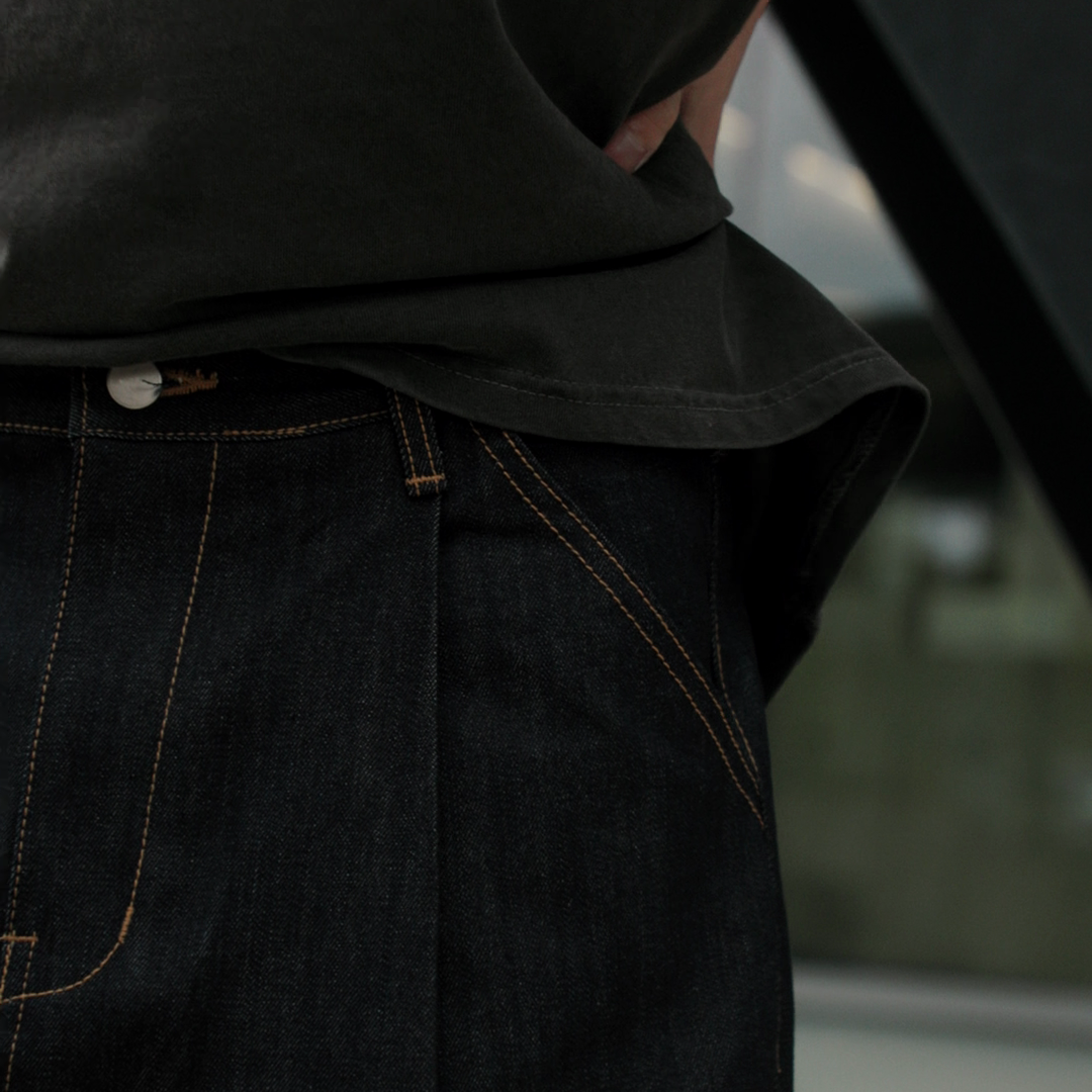 Bermuda Raw Dark Denim Shorts 001