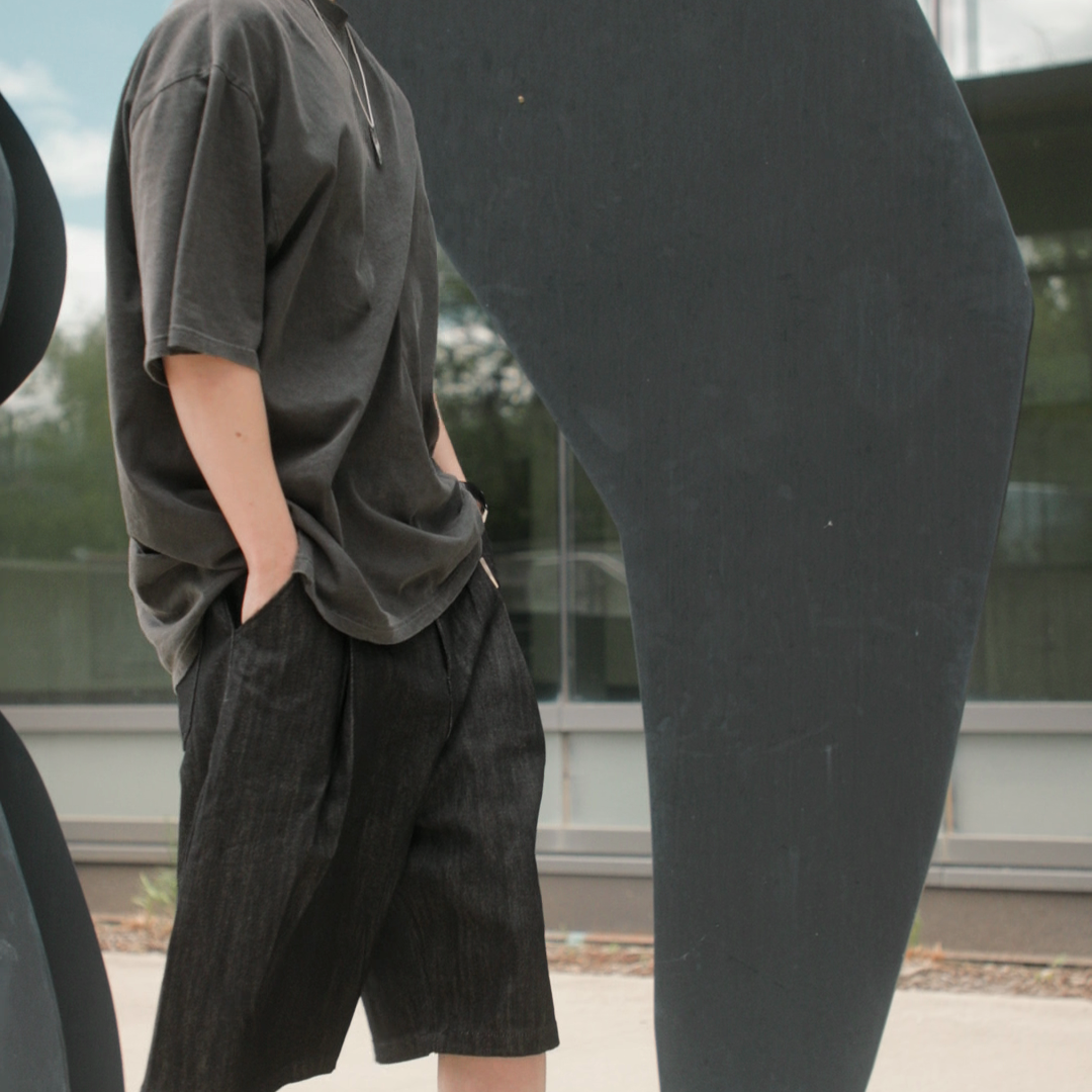 Bermuda Raw Black Denim Shorts 001
